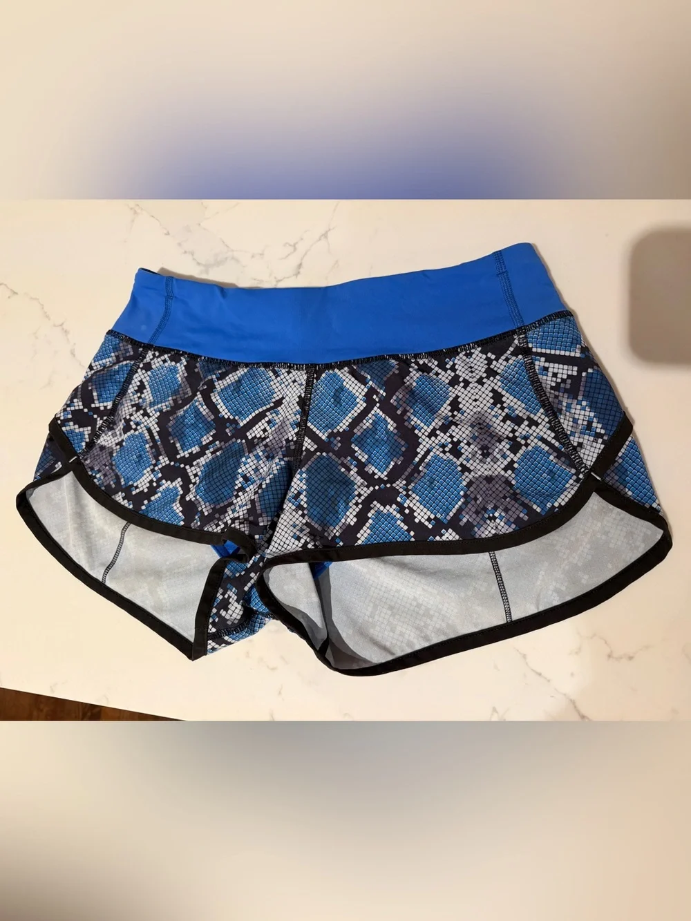 Lululemon Speed Up Lined Shorts in Blue Snake Print